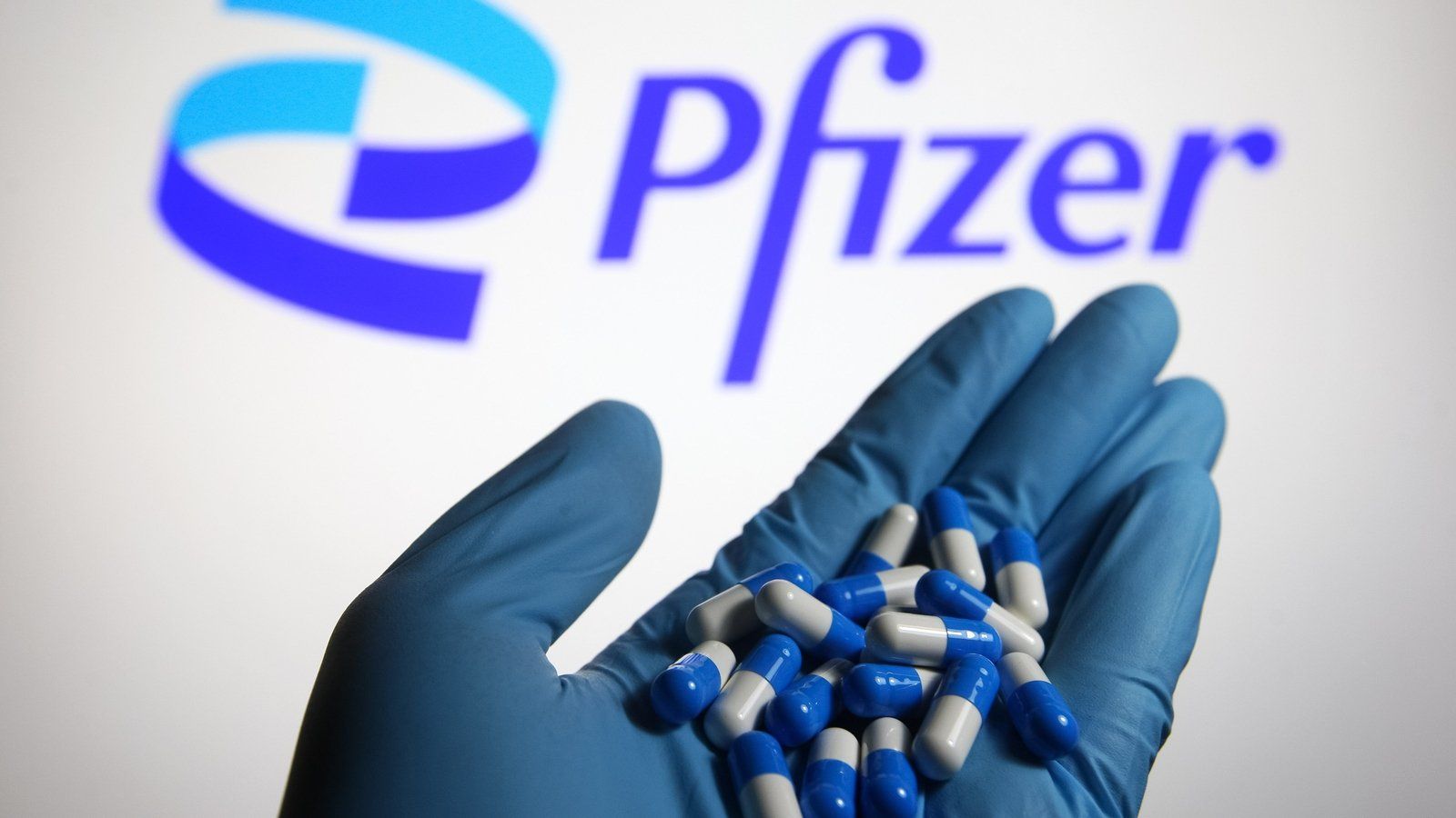 Pfizer компанийн бүтээсэн шинэ эм Омикрон хувилбарын хүндрэлээс 90 хувийн үр дүнтэй хамгаалж буйг тогтоожээ